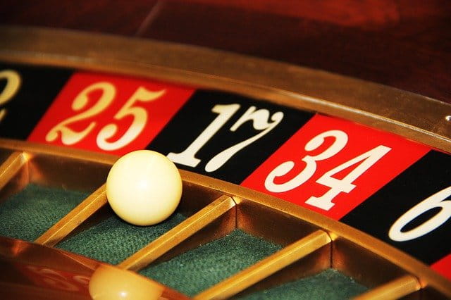 Ein Roulette Kessel in einem Casino.